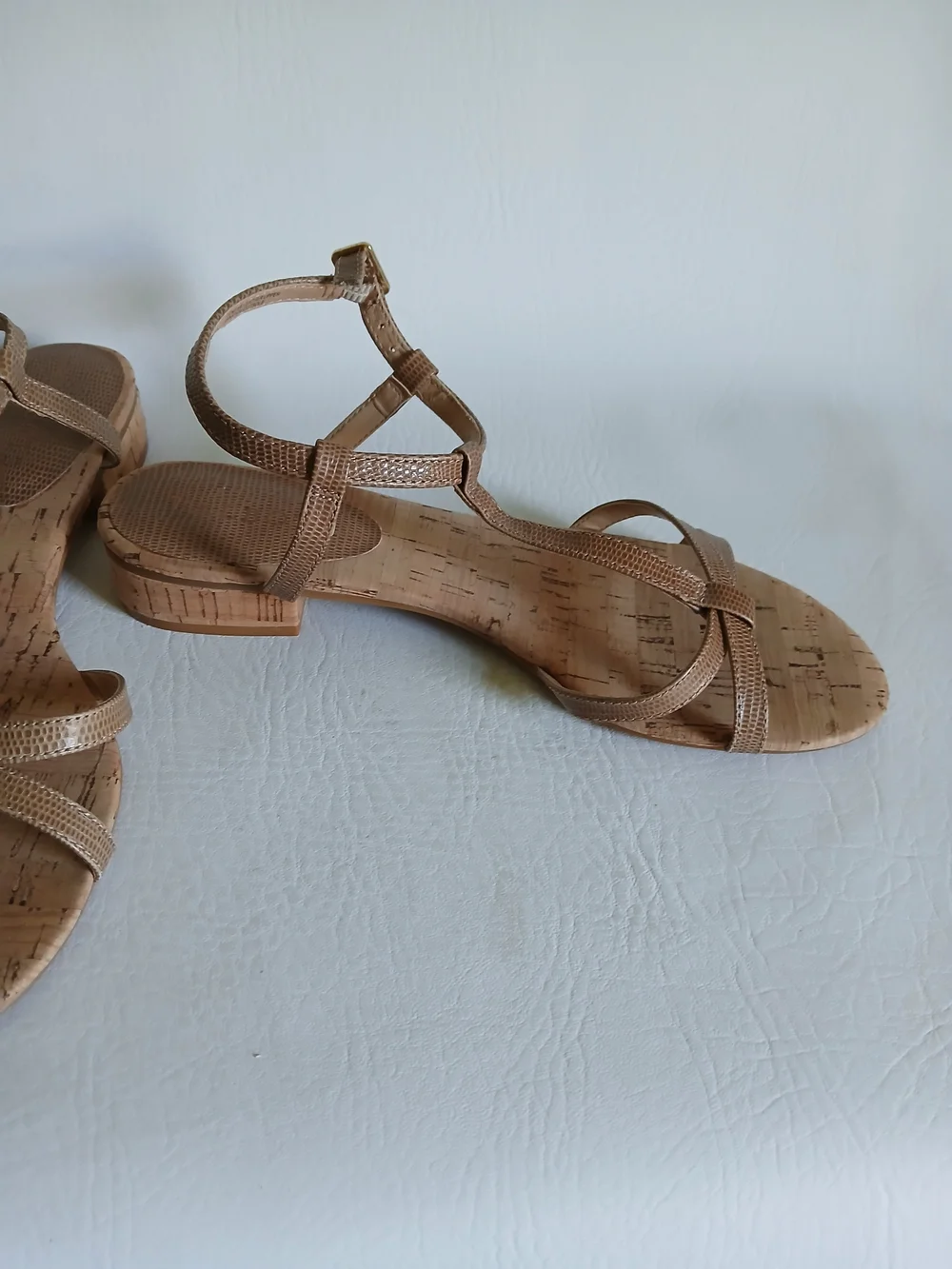 Talbots Tan Cork T-Strap Sandals Flat Heel Sz7.5M Size Buckle